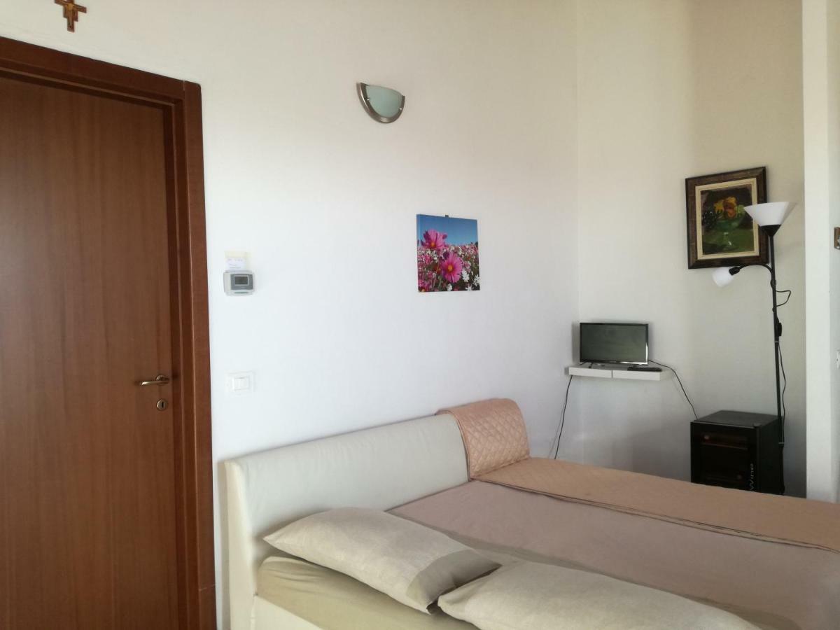 Finestra Della Val D'Orcia Apartment Contignano Exterior foto